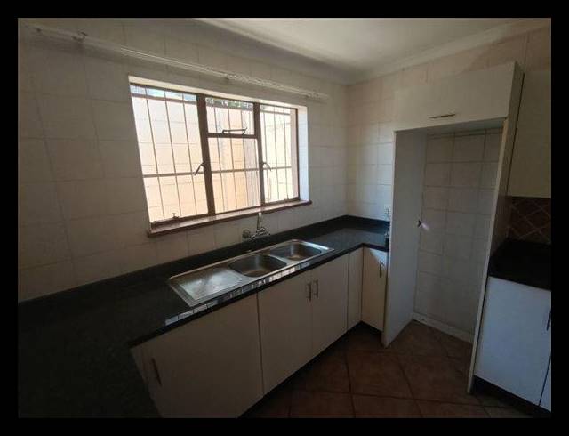 4 BEDROOM HOUSE FOR SALE IN GERMISTON SOUTH